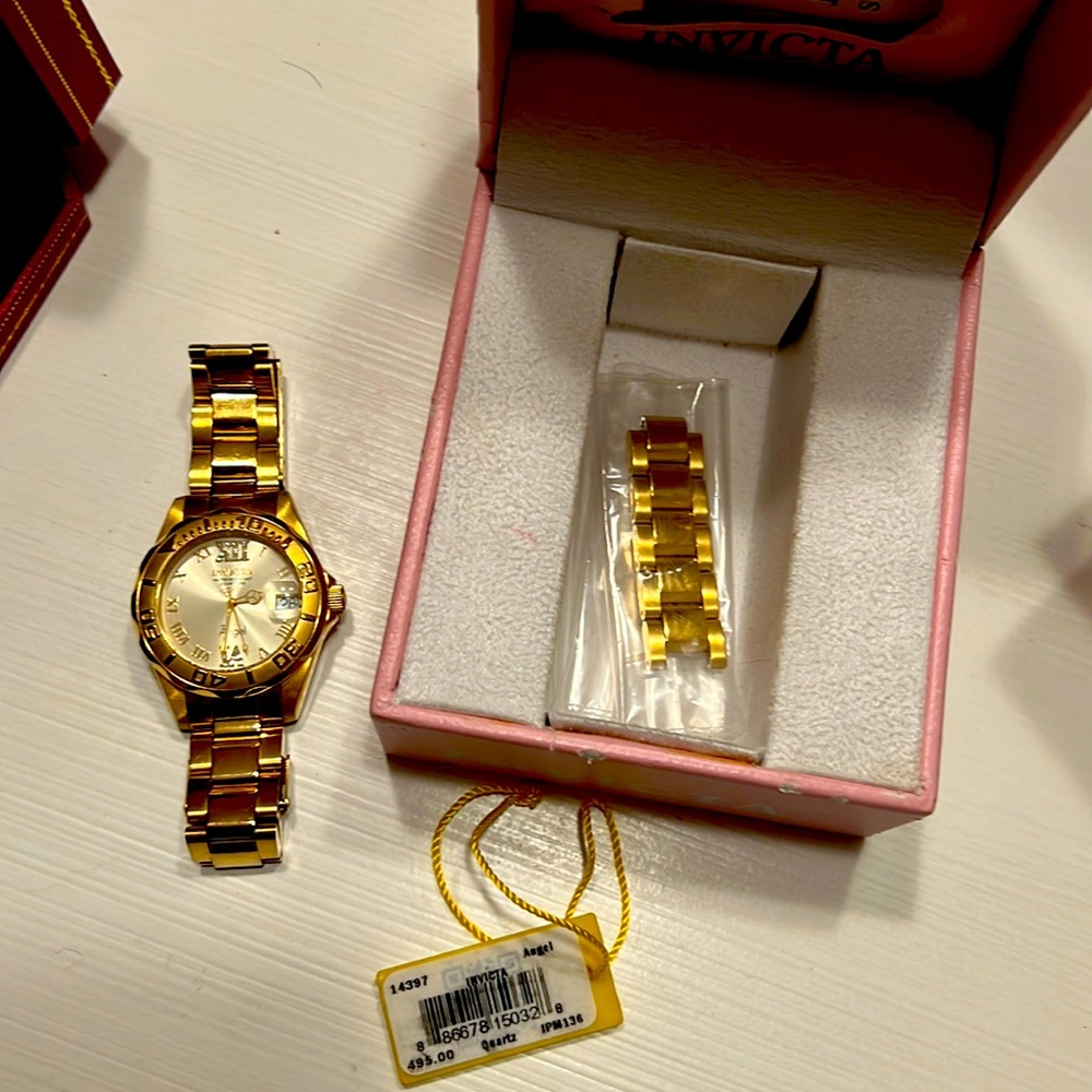 Gold Invicta Ángel watch